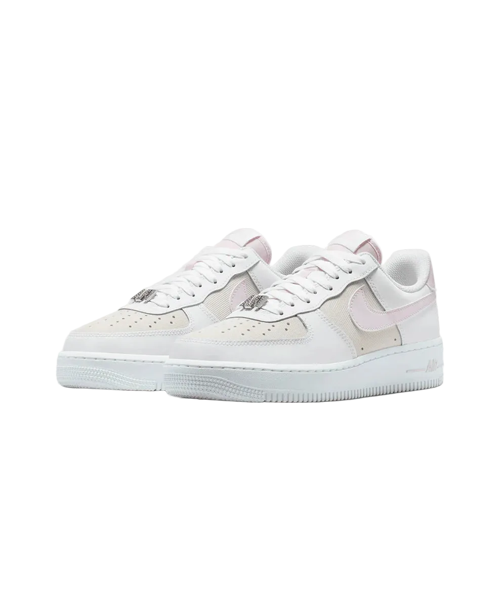 NIKE AIR FORCE 1 '07 SE (WHITE/BLEACHED LILAC-METALLIC SILVER)