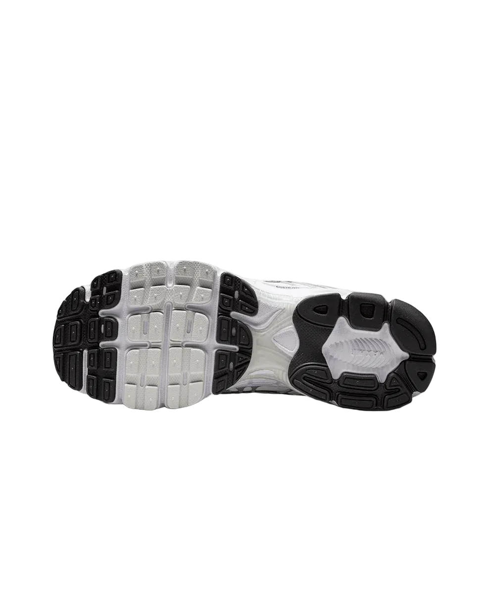 NIKE AIR MAX MOTO 2K (METALLIC SILVER/BLACK/PHOTON DUST)