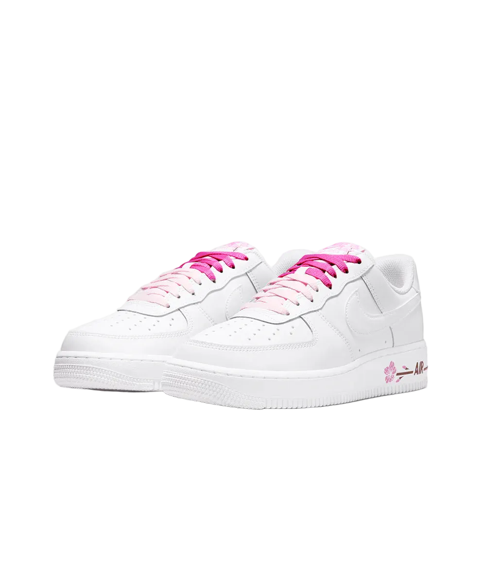 NIKE AIR FORCE 1 '07 SE (WHITE/WHITE-PLAYFUL PINK-FAUNA BROWN)